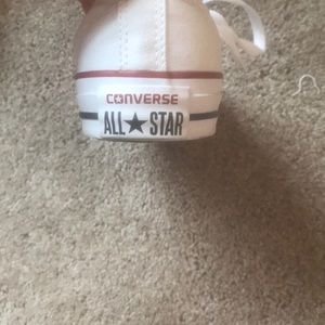 Converse Shoes - white low top converse brand new! Converse Shoes - white low top converse brand new!